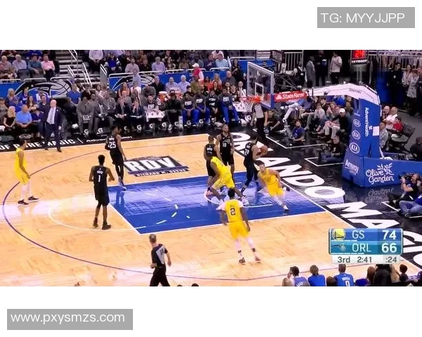 勇士与魔术对决库里精彩集锦回顾展现超级球星的绝佳表现